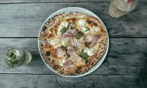 Jakie dodatki do pizzy? Odkryj nietypowe i pyszne połączenia