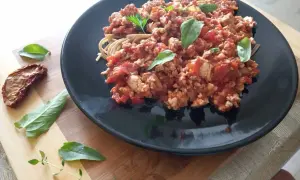 Zdrowa spaghetti bolognese z indyka - pyszna alternatywa dla wołowiny