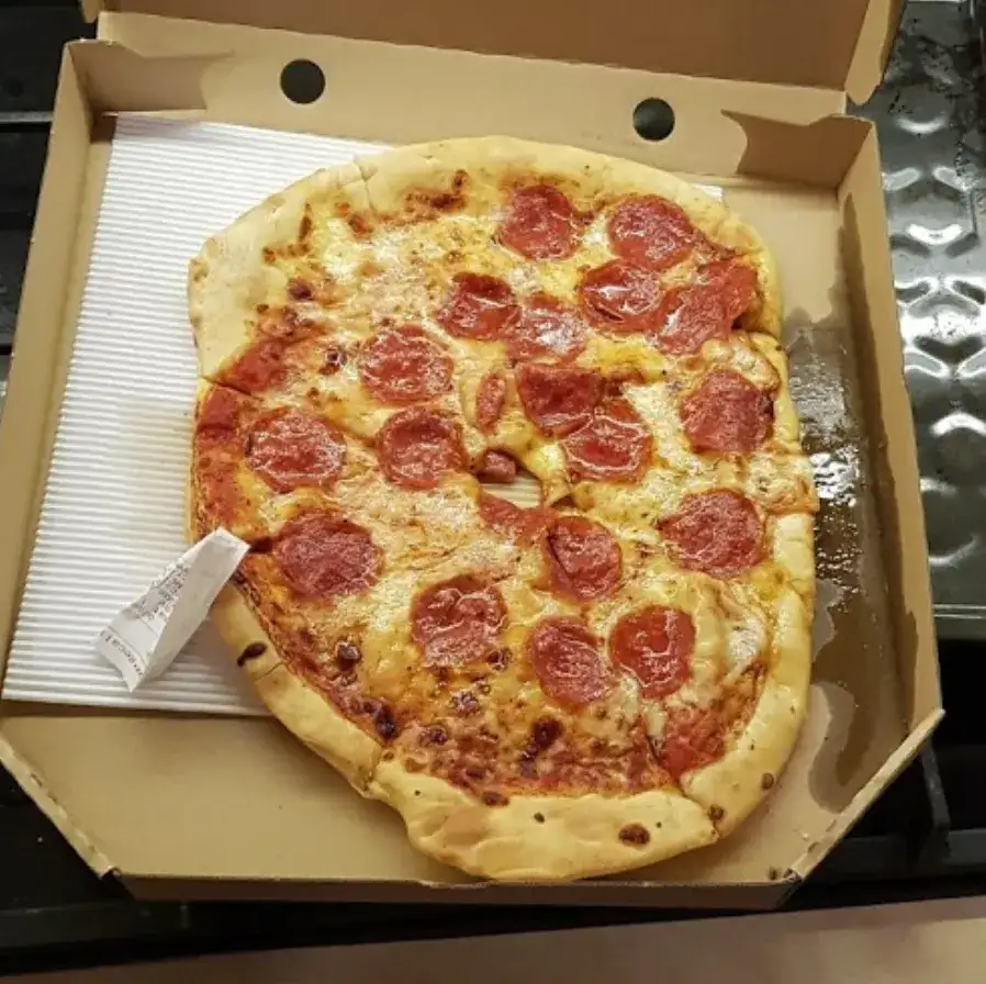Zdjęcie Ile cm ma duża pizza w Pizza Hut? Sprawdź, zanim zamówisz!