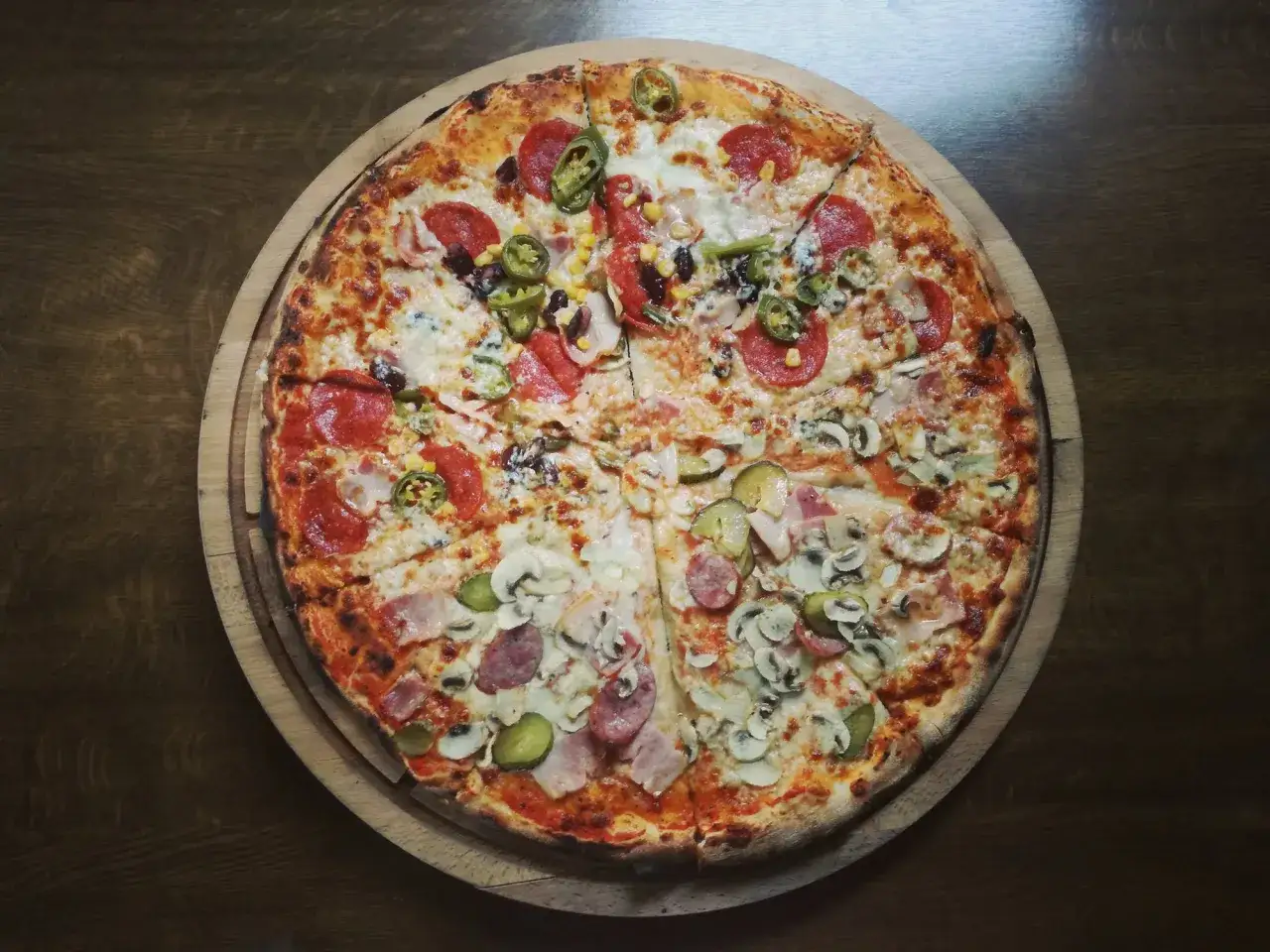 Zdjęcie Ile kalorii mają 2 kawałki pizzy? Zaskakujące fakty o kaloriach